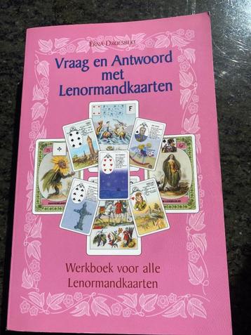 Vraag en antwoord met lenormandkaarten beschikbaar voor biedingen