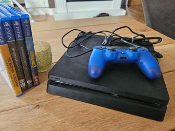 PS4 Smart avec 1 manette et 4 jeux