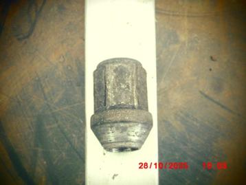 conische wielmoeren beschikbaar voor biedingen