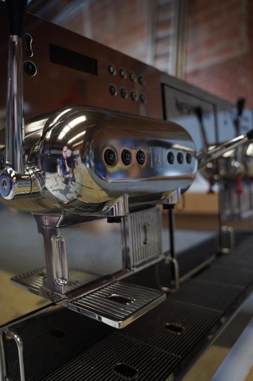 NESPRESSO PRO AGUILA KOFFIETOESTEL, Elektronische apparatuur, Koffiezetapparaten, Gebruikt, Koffiepads en cups, Koffiemachine
