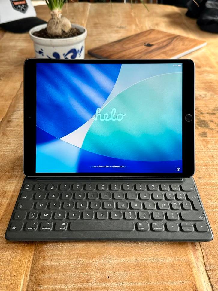 iPad Air 3 64 Go + Smart Keyboard Folio, Informatique & Logiciels, Apple iPad Tablettes, Utilisé, Apple iPad, Wi-Fi, 11 pouces