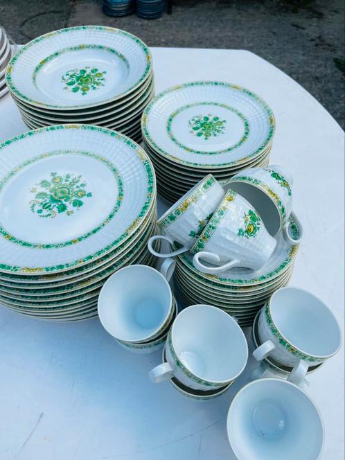 Practhig groen servies - 12 delig, Antiek en Kunst, Antiek | Servies compleet, Ophalen
