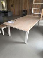 Grote houtel tafel met twee zitbanken, Huis en Inrichting, Tafels | Eettafels, Ophalen, 150 tot 200 cm, 200 cm of meer, Zo goed als nieuw