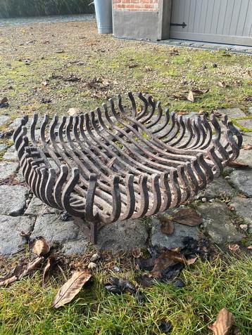 Sierlijk vuurrooster voor in haard  beschikbaar voor biedingen