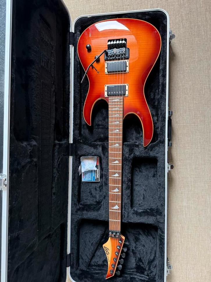 Lag Arkane 500 BD, Musique & Instruments, Instruments à corde | Guitares | Basses, Comme neuf, Électrique, 6 cordes, Enlèvement