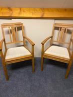 Twee antieke eiken stoelen met armleuningen., Ophalen