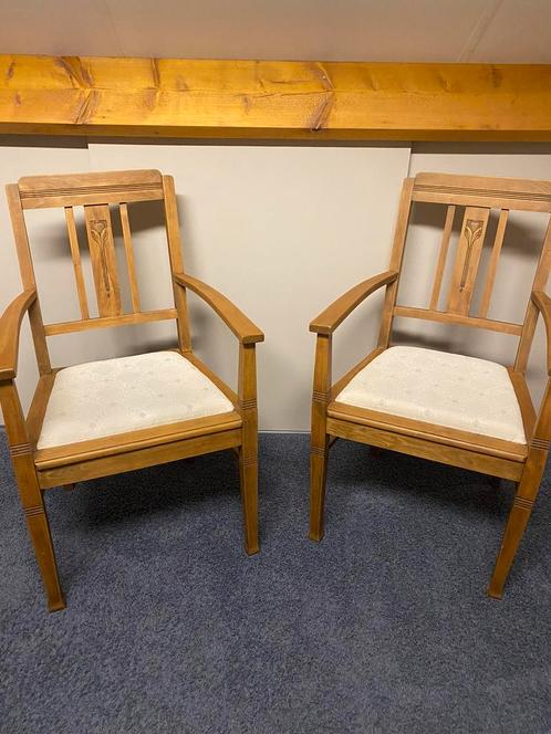 Twee antieke eiken stoelen met armleuningen., Antiek en Kunst, Antiek | Meubels | Stoelen en Sofa's, Ophalen