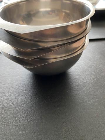 Inox soepkommetjes beschikbaar voor biedingen