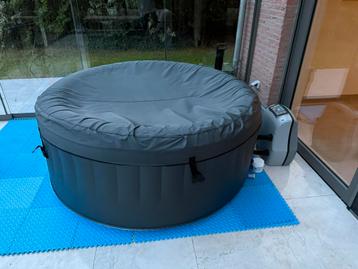 Opblaasbare spa met bubbelbad beschikbaar voor biedingen