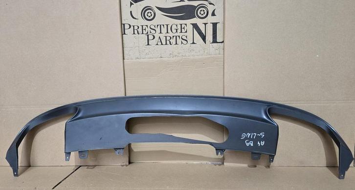 Audi A4 8W B9 onderlip diffuser sline uitsparing 8W0807521R, Auto-onderdelen, Carrosserie, Bumper, Achter, Gebruikt, Herkomst onderdeel bekend