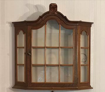Vitrine kastje (incl. of excl. porceleinen vogeltjes) beschikbaar voor biedingen