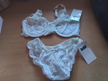 Wit bh setje nieuw beschikbaar voor biedingen