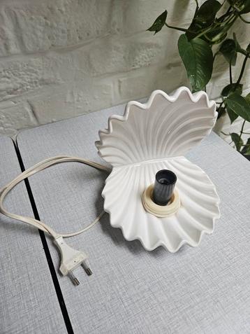 Vintage lampje schelp beschikbaar voor biedingen