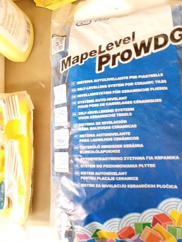 Mapei nivelleerblokjes voor keramische vloer beschikbaar voor biedingen