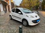 Peugeot 107 1.0i benzine 1 hand laag km104.000km, Auto's, Testrit aan huis, Wit, Bedrijf, Grijs