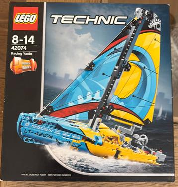 Lego technic racing yacht beschikbaar voor biedingen