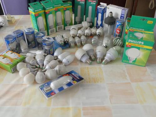 LOT D'AMPOULES ÉCONOMIQUES, Huis en Inrichting, Lampen | Losse lampen, Zo goed als nieuw, Ophalen