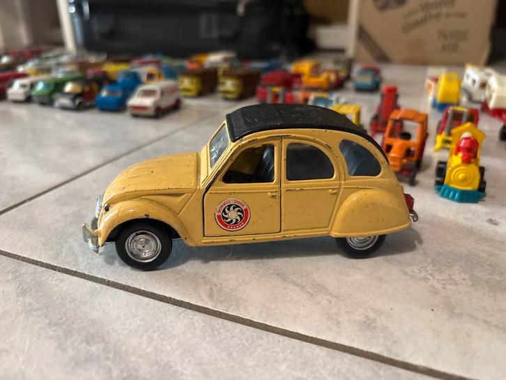 2 cv miniature, Hobby & Loisirs créatifs, Voitures miniatures | 1:24, Comme neuf, Enlèvement ou Envoi