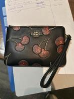 Coach lederen clutch met kersenprint – nieuwstaat, Handtassen en Accessoires, Tassen | Damestassen, Ophalen of Verzenden, Nieuw