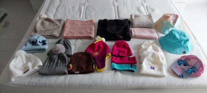 Lot van 22 stuks mutsen/haarlinten/sjaals (oa barts, wedze), Kinderen en Baby's, Kinderkleding | Mutsen, Sjaals en Handschoenen