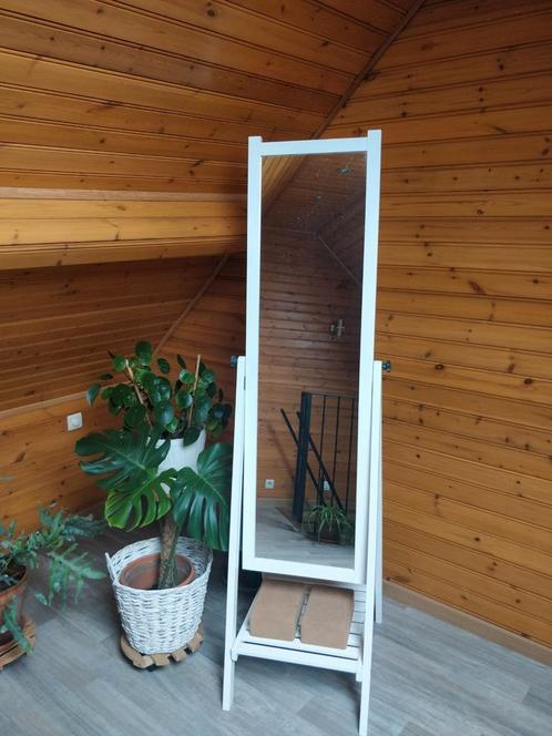 Grote spiegel, witte houten kader, Huis en Inrichting, Woonaccessoires | Spiegels, Zo goed als nieuw, 50 tot 75 cm, 150 tot 200 cm