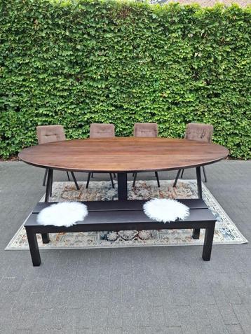 Massief ovalen eiken eettafel (240x130cm)  beschikbaar voor biedingen
