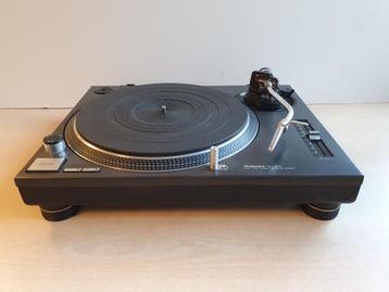 Technics Quartz Direct Drive Turntable System SL-1210MK2