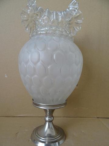 Curiosa siervaas glazen geschulpte siervaas op voet 34cm1960 beschikbaar voor biedingen