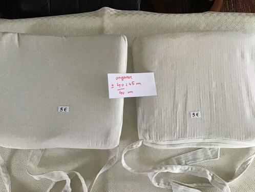 2 witte (en 2 andere) zitkussens met lint voor stoelen, Huis en Inrichting, Woonaccessoires | Kussens, Zo goed als nieuw, Ophalen of Verzenden