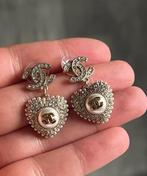 Chanel oorbellen, Handtassen en Accessoires, Oorbellen, Hangers, Ophalen of Verzenden, Zo goed als nieuw, Goud