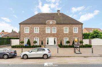 Unieke villa met binnenzwembad beschikbaar voor biedingen