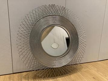 Miroir beschikbaar voor biedingen