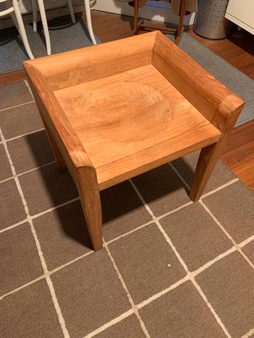 4 houten salonstoelen vervaardigd uit teak.   beschikbaar voor biedingen