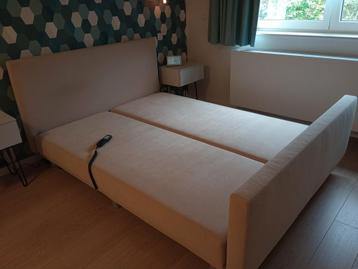 Elektrisch verstelbare boxspring (160x200) beschikbaar voor biedingen
