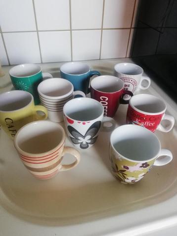 10 kleine koffietassen beschikbaar voor biedingen