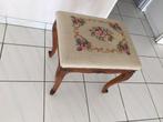 Geborduurde zit - of voetbank, Ophalen, Hout, Minder dan 50 cm, Minder dan 50 cm