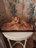 beeld Terracotta liggende naakte of de kus, Antiek en Kunst, Ophalen