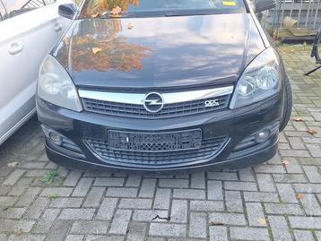 Voorbumper van een Opel Astra beschikbaar voor biedingen