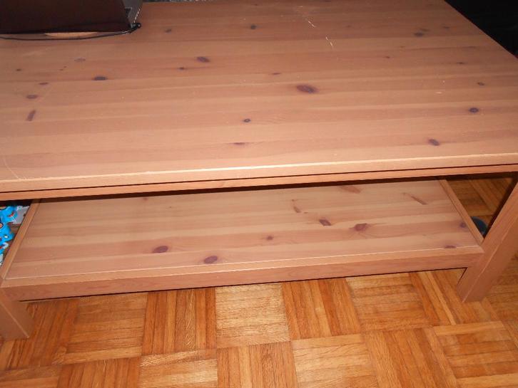 table de salon Hemnes Ikea pin massif avec tablette dessous, Maison & Meubles, Tables | Tables de salon, Utilisé, Moins de 50 cm