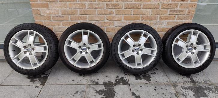 Volvo 17'' originele velgen + zeer goede zomerbanden A-merk, Auto-onderdelen, Banden en Velgen, Band(en), Zomerbanden, Ophalen