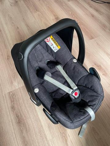 Maxi Cosi Pebble Pro I Size + FamilyFix 2 I Size base beschikbaar voor biedingen