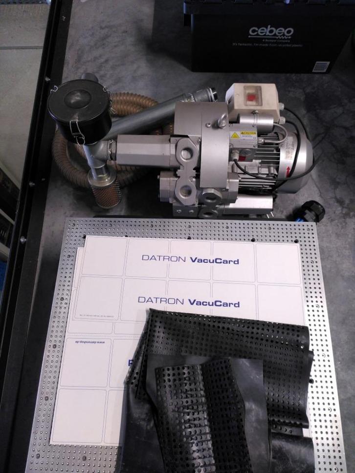 vacuum opspanplaat met vacuumpomp., Zakelijke goederen, Machines en Bouw | Houtbewerking, Ophalen