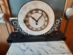 Ensemble horloge et pièces laterales en marbre cassé, Ophalen