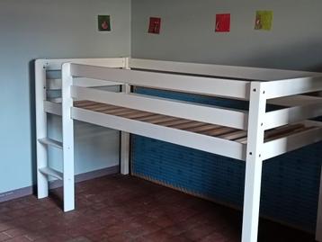 Lit enfant mi-hauteur beschikbaar voor biedingen