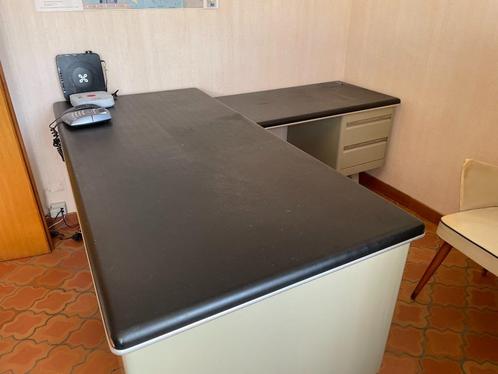 Kantoor in plaatwerk van Sclessin, Huis en Inrichting, Bureaus, Zo goed als nieuw, Bureau, Ophalen