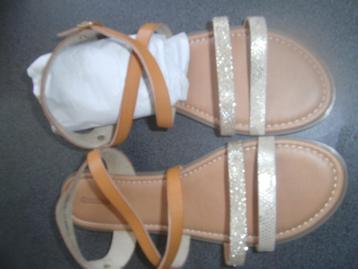 sandales pour femmes taille 41 à semelle plate neuves