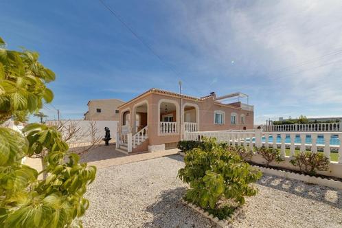 Vrijstaande villa te koop met zwembad in Torrevieja, Immo, Buitenland, Spanje, Woonhuis, Overige