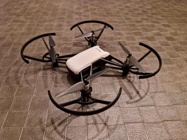 Tello (Ryze/DJI) in uitstekende staat, Hobby & Loisirs créatifs, Modélisme | Radiocommandé & Téléguidé | Hélicoptères & Quadricoptères