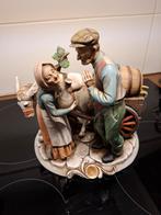 Oude vrouw en man met wijnkar, Ophalen