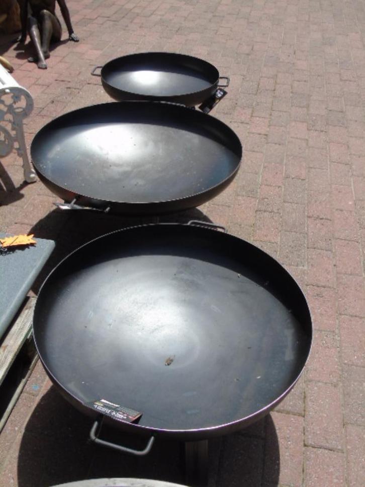 metalen komfoor met driedubbele smeedijzeren poten, Tuin en Terras, Terrasverwarmers, Nieuw, Vloer, Waterbestendig, Ophalen of Verzenden